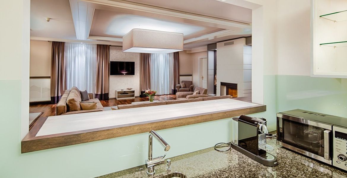 3 bedroom super-size luxury suite