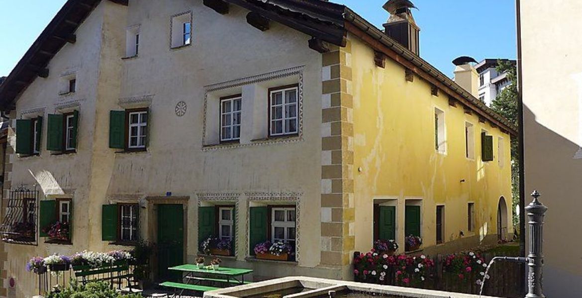 Acogedora casa de apartamentos pequeña e histórica