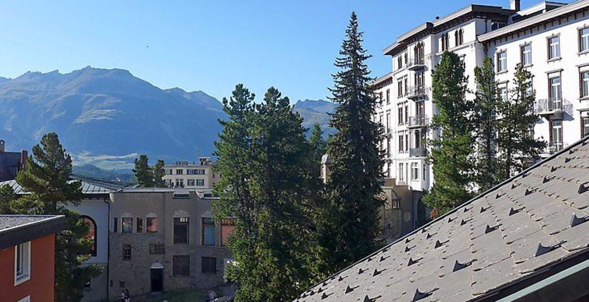 Acogedora casa de apartamentos pequeña e histórica