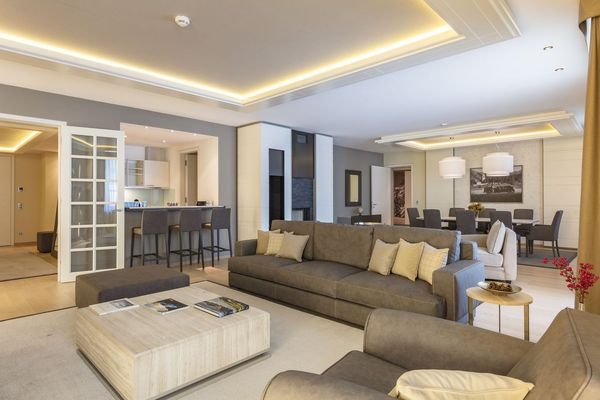 Luxuriously apartment five-bedroom