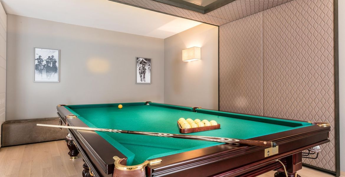 Résidence luxueusement équipée de 460 m² au troisième étage