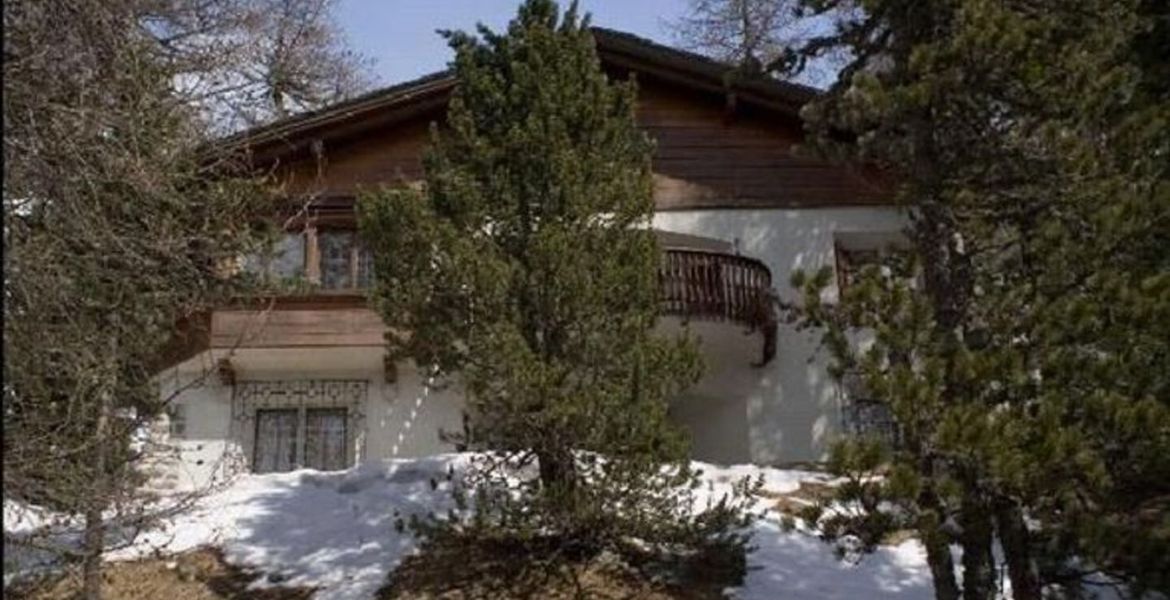 Chalet de 300 m2 en alquiler con 5 habitaciones 