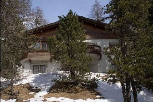 300 sqm chalet for rent with 5 bedrooms for 10 guests