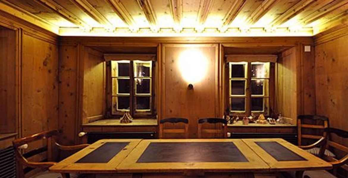 St. Moritz Chalet à louer avec 5 chambres à coucher et 320m