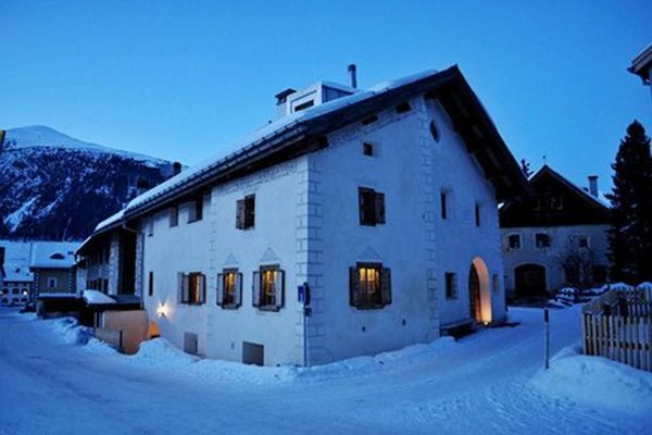 St. Moritz Chalet for rent with 5 bedrooms and 320 equipped 