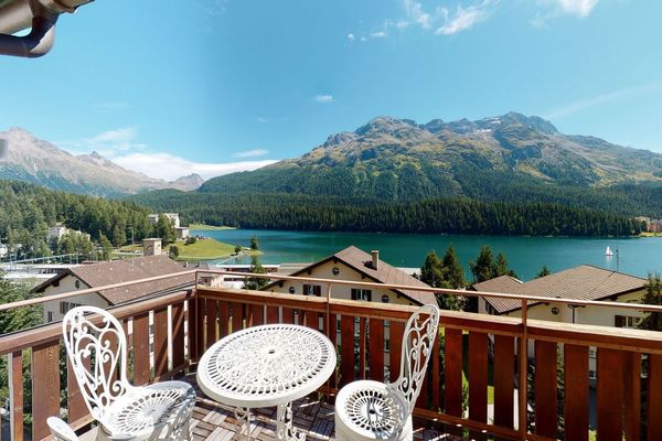 Bright 3.5 room apartment with a new standard in St Moritz 