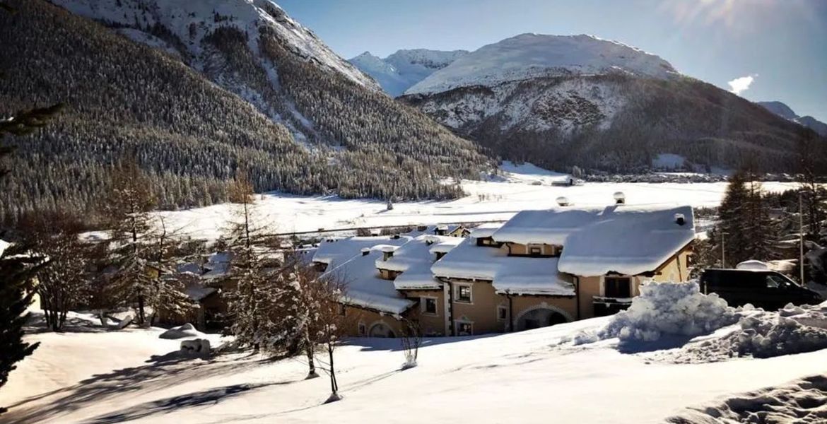 Chalet for rent in St. Moritz with 270 sqm and 5 bedrooms