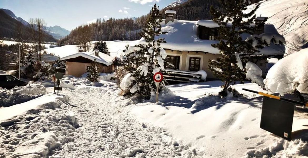 Chalet for rent in St. Moritz with 270 sqm and 5 bedrooms