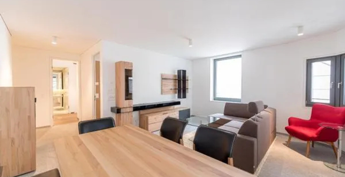 Séjour alpin contemporain dans un confortable appartement 