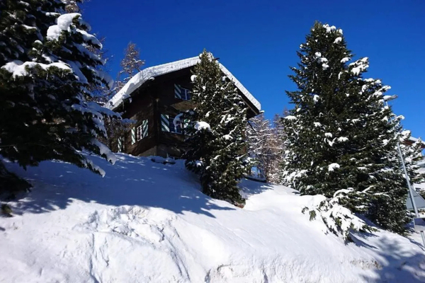 Chalet à louer à St Moritz avec 200 m² et 5 chambres 