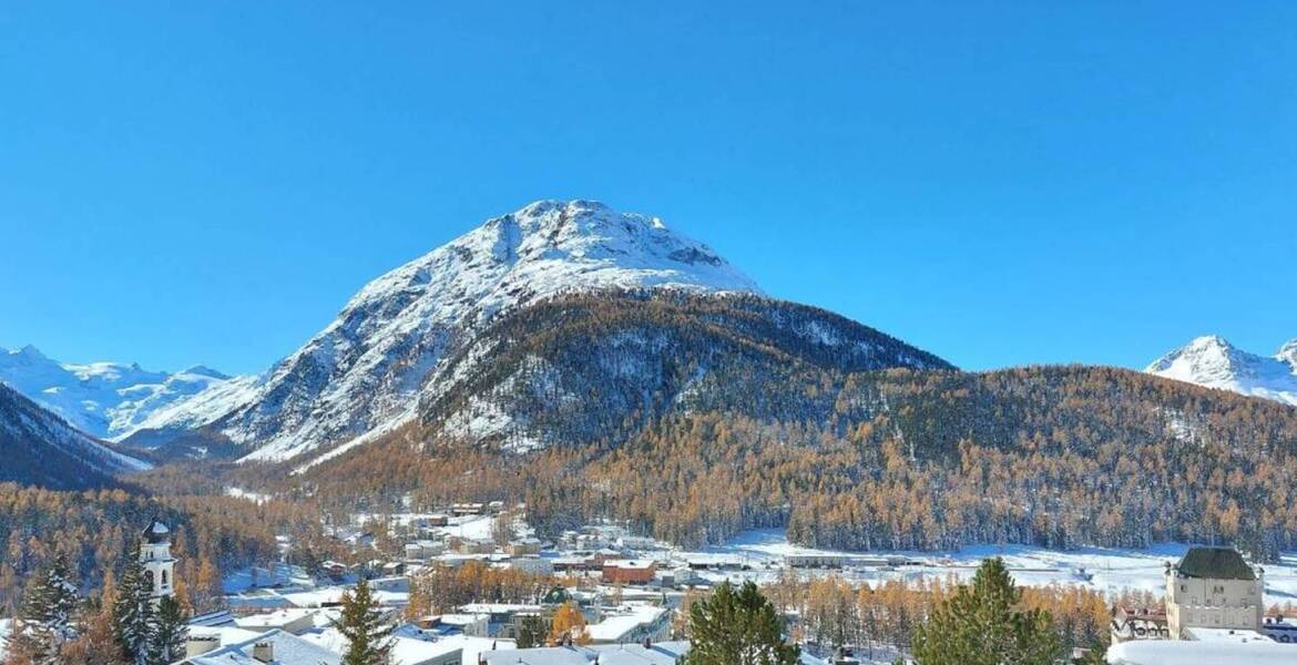 Très spacieux appartement penthouse de 4,5 pièces dans une s