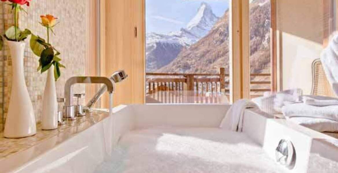 Ce chalet chic et somptueux est construit selon les normes 