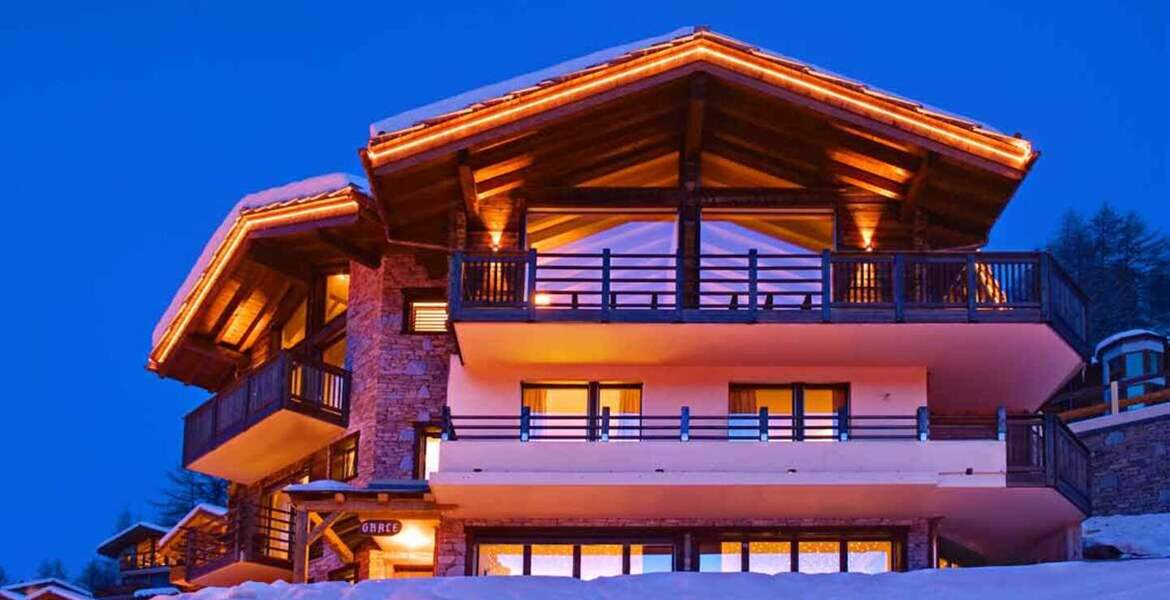 Ce chalet chic et somptueux est construit selon les normes 