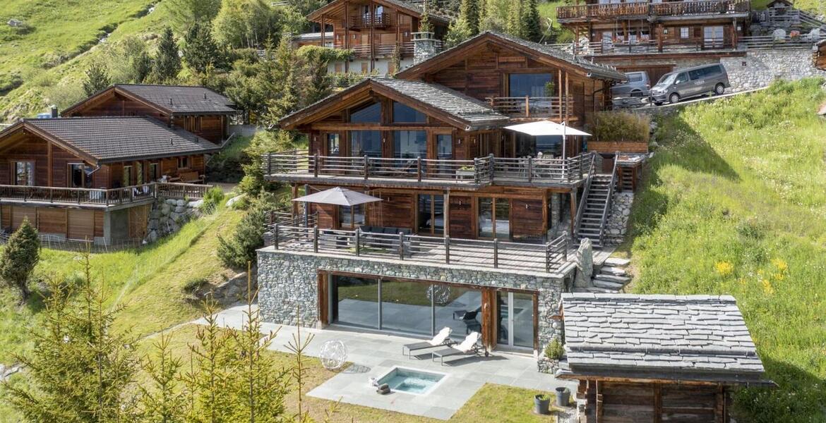 This is an exclusive 630m² luxury Verbier ski chalet