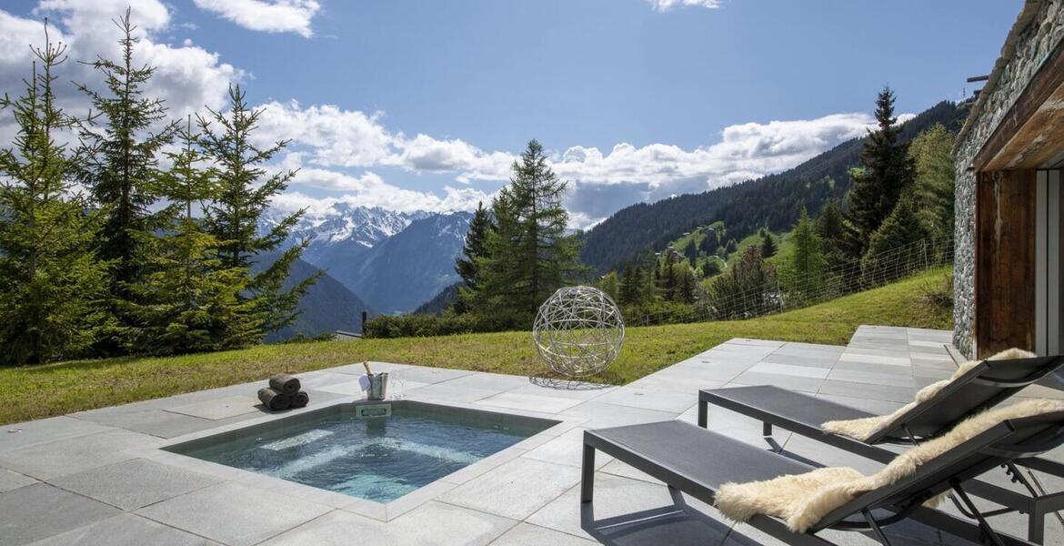 This is an exclusive 630m² luxury Verbier ski chalet