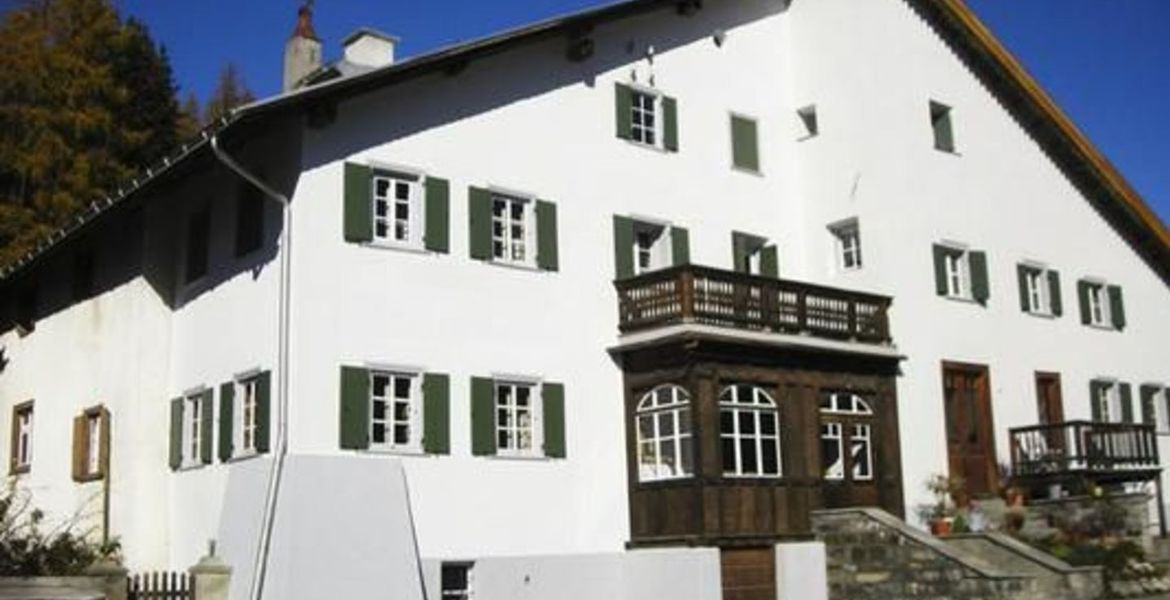 Casa espaciosa con encanto rústico