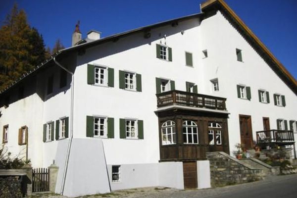 Casa espaciosa con encanto rústico