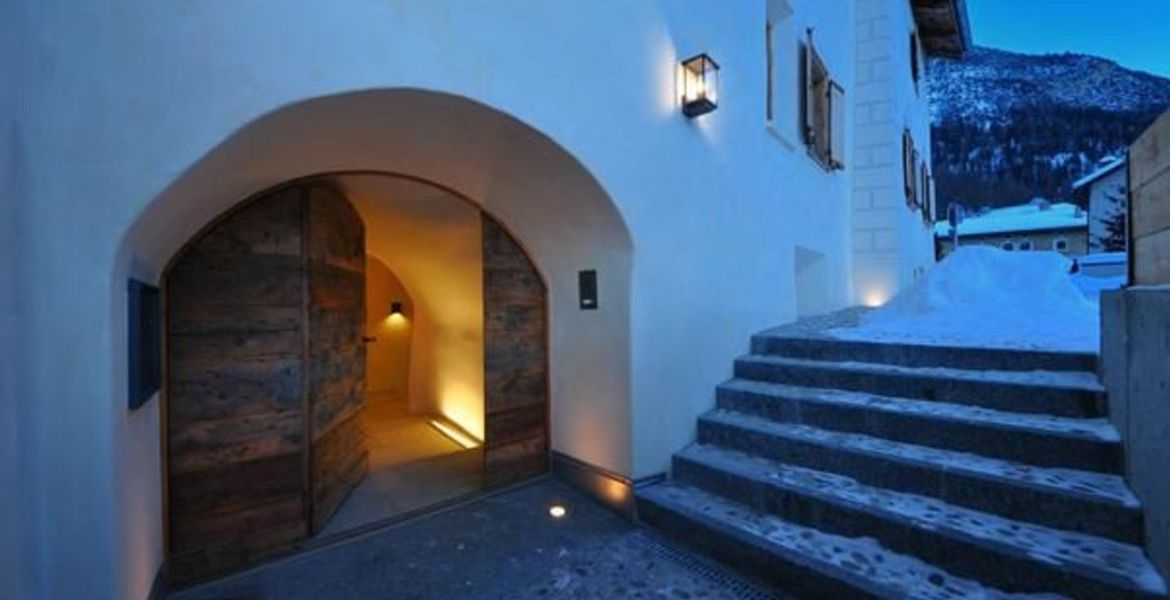 St. Moritz Chalet à louer avec 5 chambres à coucher et 320m