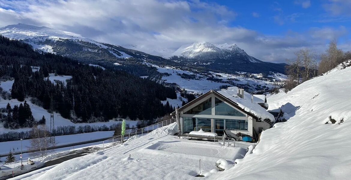 Chalet for rent in Surses