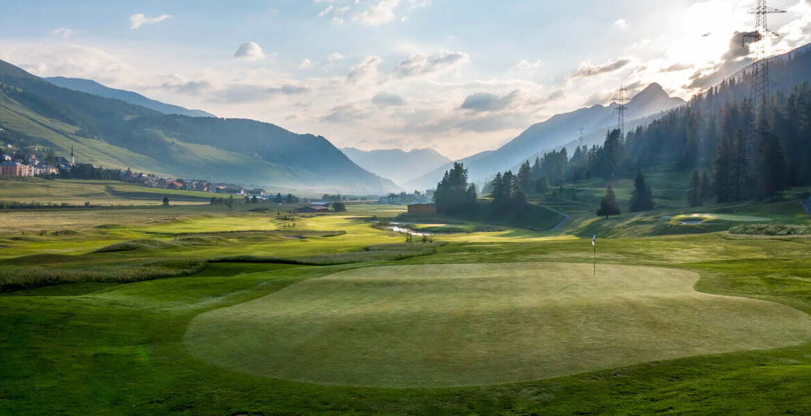 Greenfee Zuoz-Madulain No muy lejos del campo de golf más an