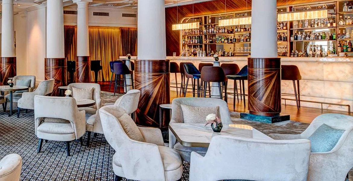 Bar y vestíbulo Kempinski Relájate con un buen vino, una cer