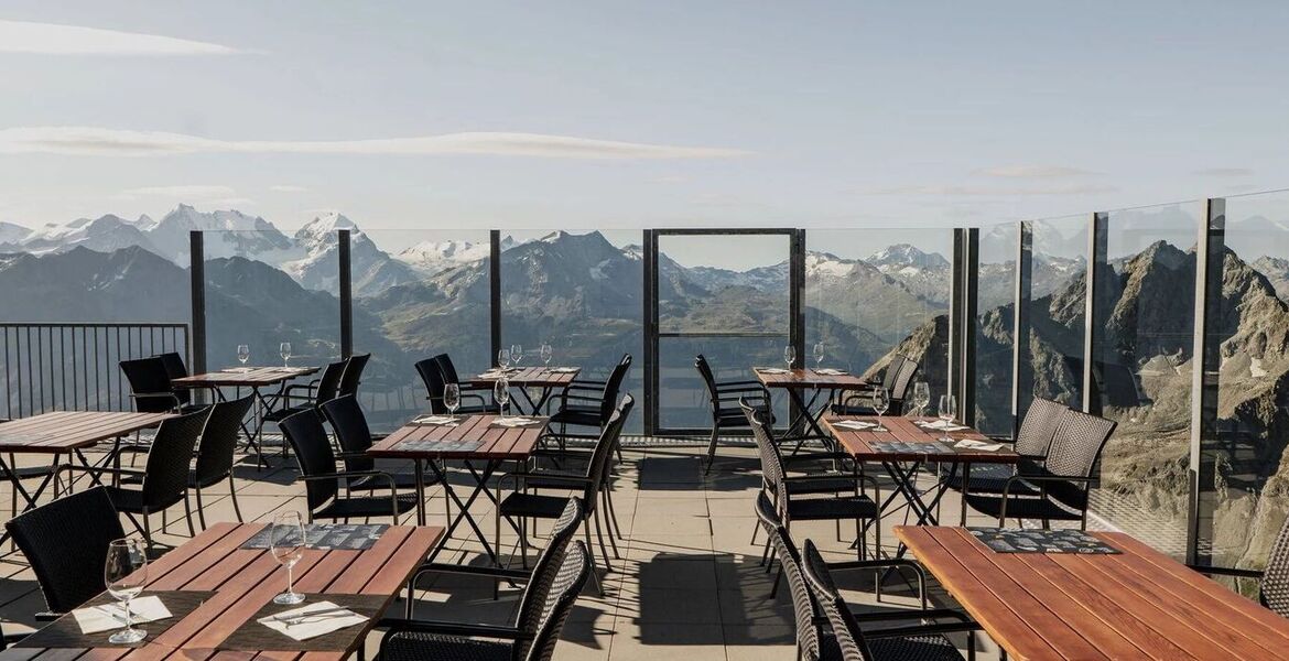 Restaurant Piz Nair 10'000 Feet