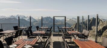 Restaurant Piz Nair 10'000 Feet