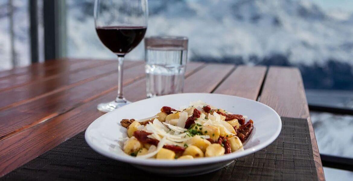 Restaurante Piz Nair 10'000 Feet 